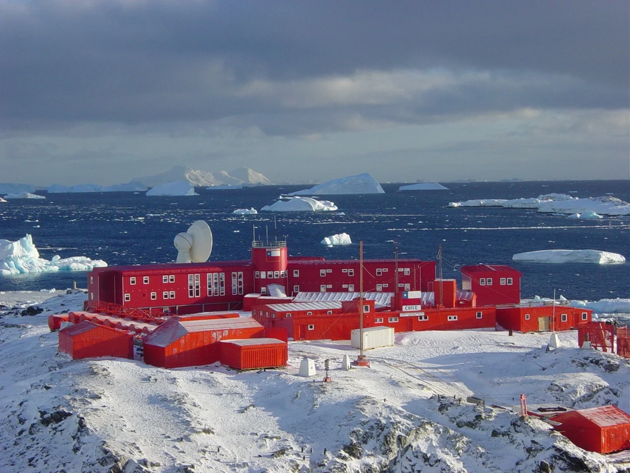 Base antártica chilena, Punta Arenas es la puerta al sur